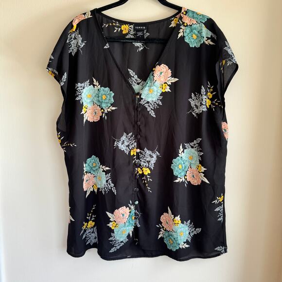 Torrid Button Down Top Blouse Black Floral V-Neck Pullover Short Sleeve Sz 1 - Picture 1 of 4
